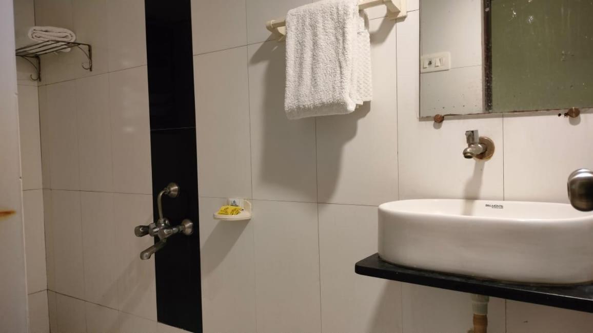 Hotel Sai Nidhi Executive-Mindspace Airoli Наві-Мумбаї Екстер'єр фото