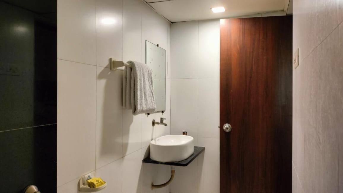 Hotel Sai Nidhi Executive-Mindspace Airoli Наві-Мумбаї Екстер'єр фото